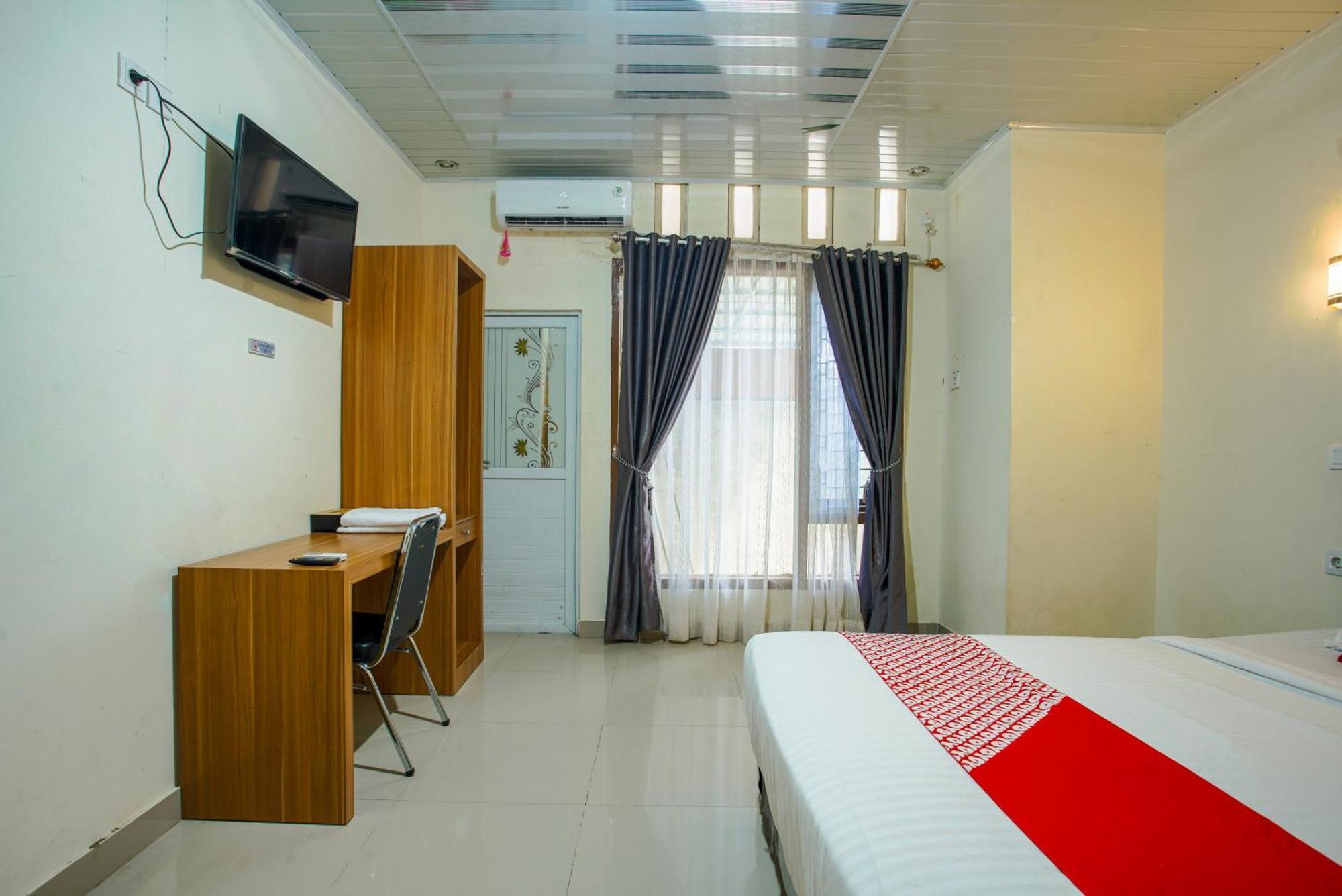Capital O 90643 Suri Guest House Syariah Padang  Extérieur photo