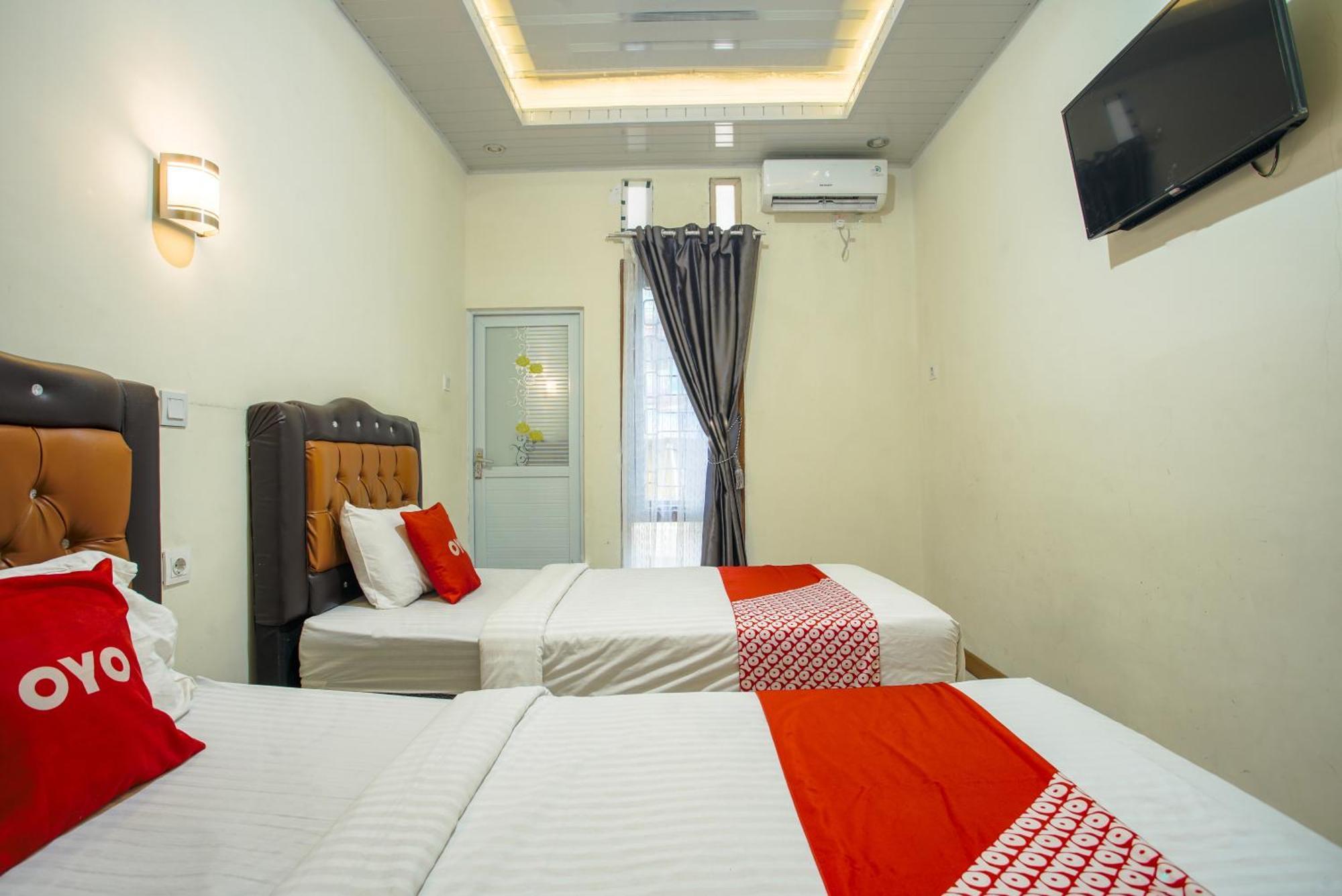 Capital O 90643 Suri Guest House Syariah Padang  Extérieur photo